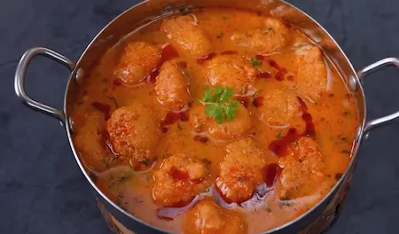 Step 8: Serving moong dal pakoda curry with rice