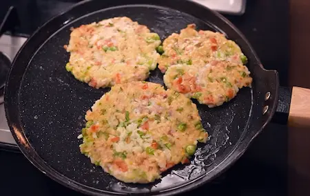 Step 6: Cooking poha snack on tawa until golden and crisp for Easy 10-Minute Poha Snack