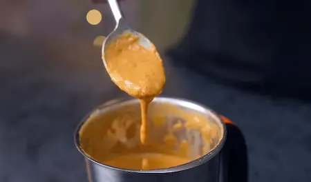 Cooking spicy tomato thecha with garlic and green chillies for Cheesy Corn Palak Samosa Recipe