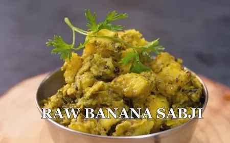 Steamed raw banana pieces sautéed with mustard seeds, curry leaves and spice paste