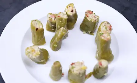 Stuffing bhavnagri chillies with cheese mix for jalapeño cheese poppers