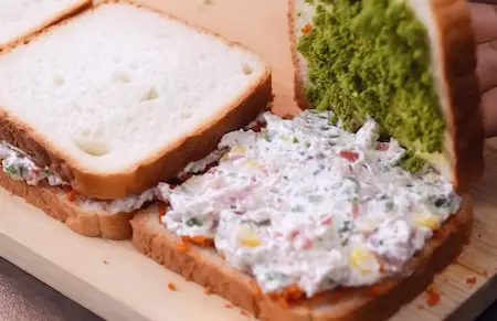 Step 5: assembling Crispy Dahi Sandwich Recipe
