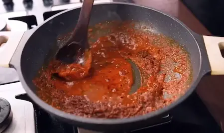 Step 4: Cooking ginger-garlic paste and dry spices to build the masala base for Paneer Changezi