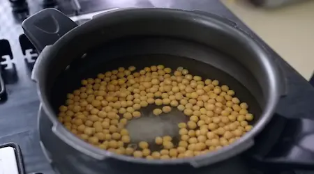 Step 1: soaking and boiling white peas for Ghugni Chaat