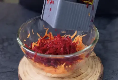 Grated beetroot and carrot for Kolkata Beetroot Chop