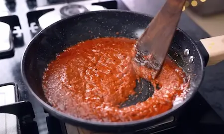 Step 9: cooking Leshun Mirch ki Chutney