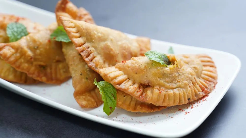 Cheesy Mango Masala Gujiya Recipe